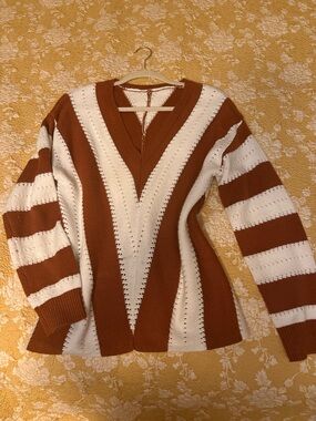 Striped V-Neck Sweater Rust Ivory Chevron Knit Size Small Cozy Chic